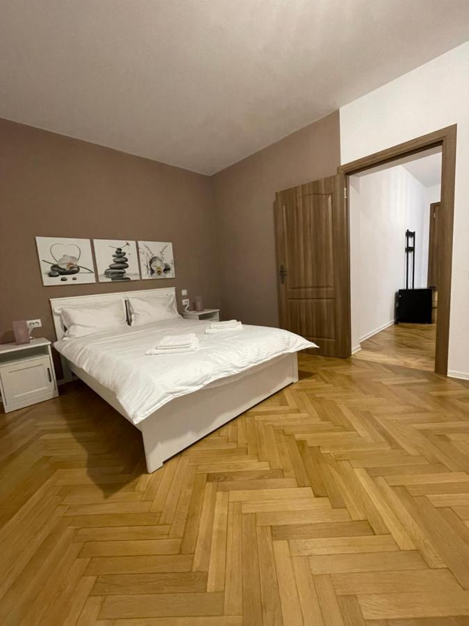Schei Central Studios In The Heart Of Braşov Eksteriør bilde
