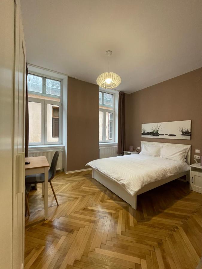Schei Central Studios In The Heart Of Braşov Eksteriør bilde