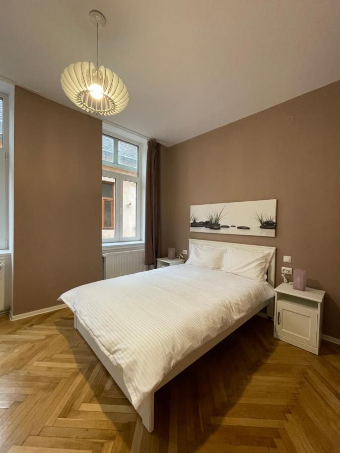 Schei Central Studios In The Heart Of Braşov Eksteriør bilde